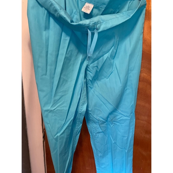 Scrubs - Picture 4 of 6